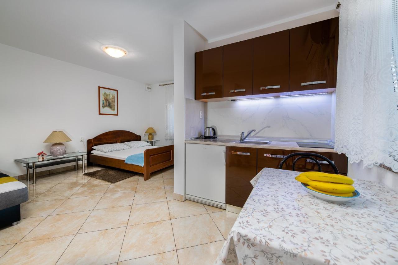 Apartments Melita Цриквеница Экстерьер фото